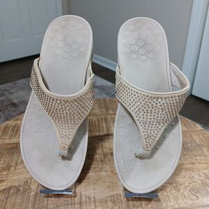 Vionic Naples Rhinestone Wedge Sandals Tan Beige Thong Flip Flops Women’s Size 7